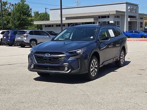 Certified 2025 Subaru Outback Premium AWD/4WD image 2