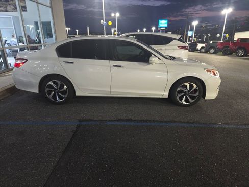 Used 2017 Honda Accord EX-L image 2