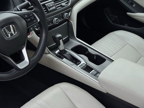 Used 2018 Honda Accord Touring image 23