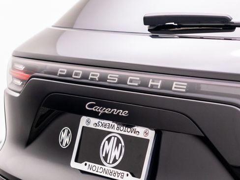 Used 2023 Porsche Cayenne Platinum Edition AWD/4WD image 33