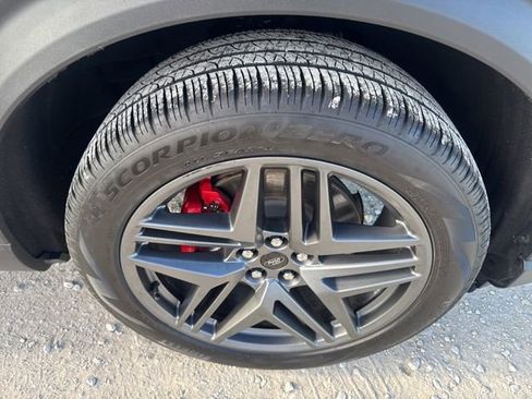 Used 2025 Ford Explorer ST-Line w/ ST-Line Street Pack image 32