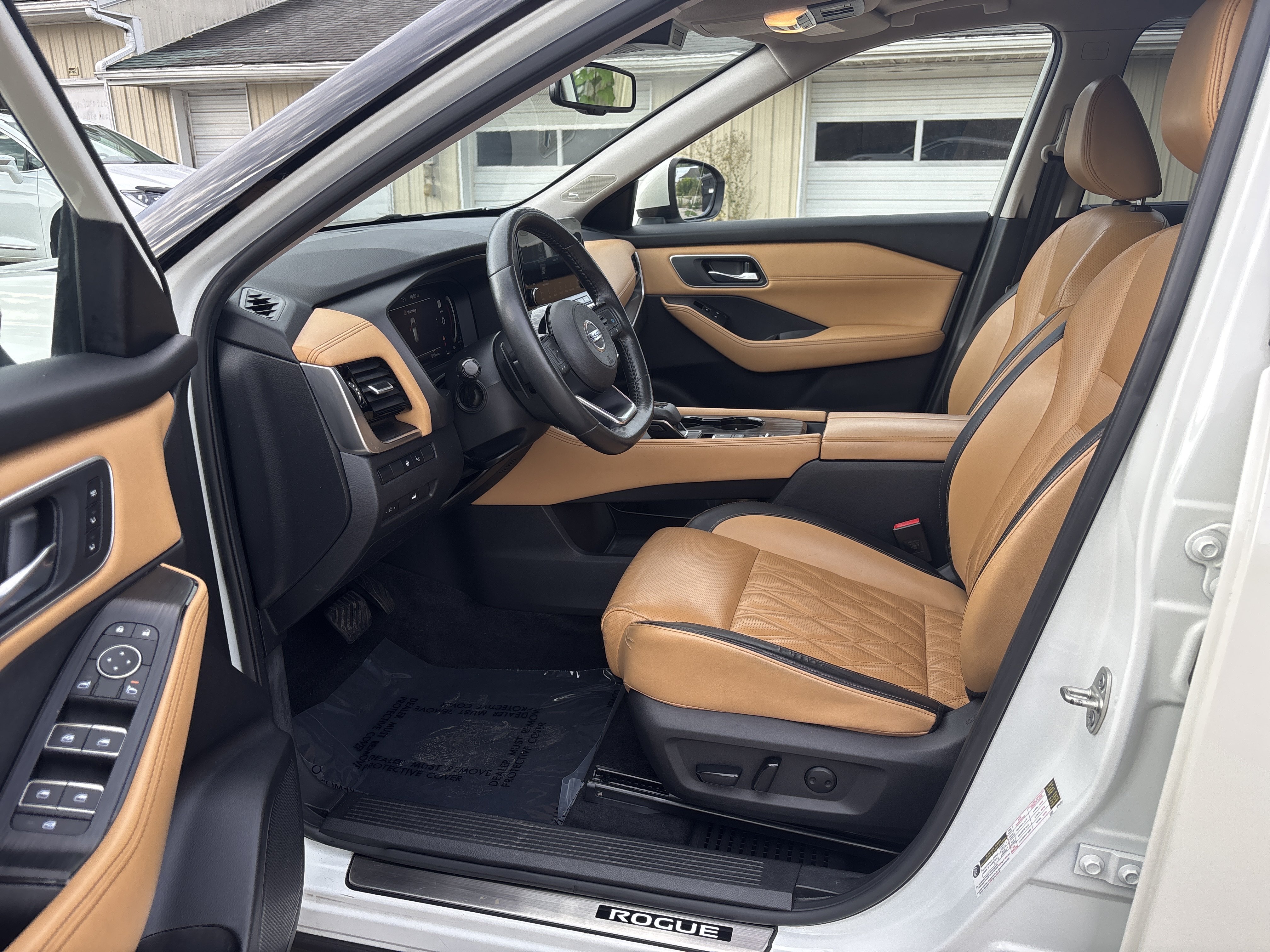 Used 2021 Nissan Rogue Platinum FWD image 16