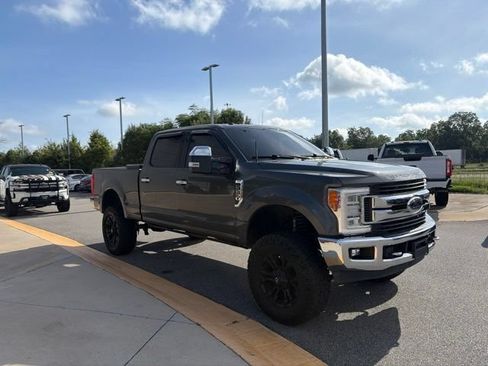 Used 2018 Ford F250 XLT w/ XLT Premium Package AWD/4WD image 7