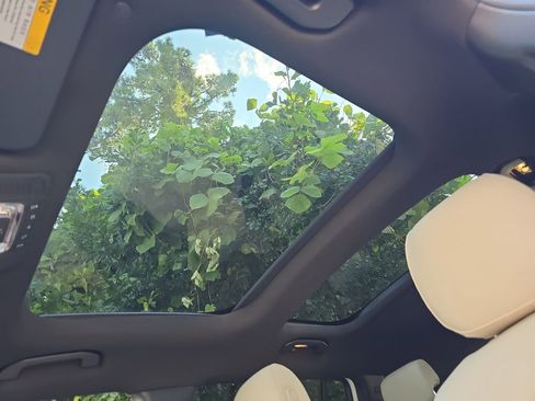 Certified 2025 Mercedes-Benz GLB 250 image 30