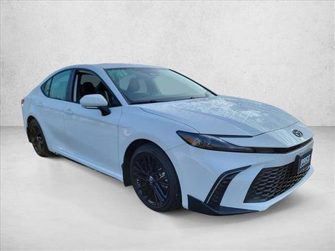 Used 2026 Toyota Camry SE w/ Convenience Package FWD image 3
