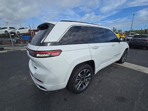 Used 2023 Jeep Grand Cherokee Overland w/ Luxury Tech Group IV AWD/4WD image 4