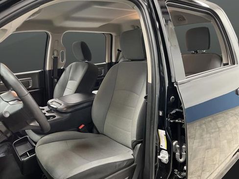 Used 2022 RAM 1500 Classic SLT image 4