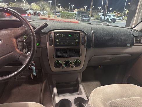 Used 2004 Ford Explorer XLT image 18