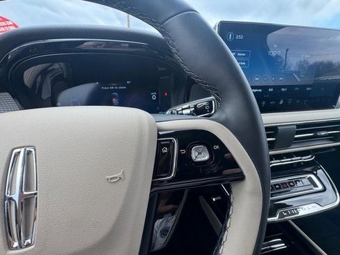 Used 2025 Lincoln Corsair AWD w/ Towing Package image 14