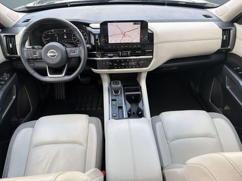 Used 2023 Nissan Pathfinder SL w/ SL Premium Package FWD image 17