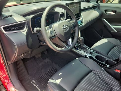 Used 2024 Toyota Corolla Cross AWD Hybrid w/ Convenience Package image 16