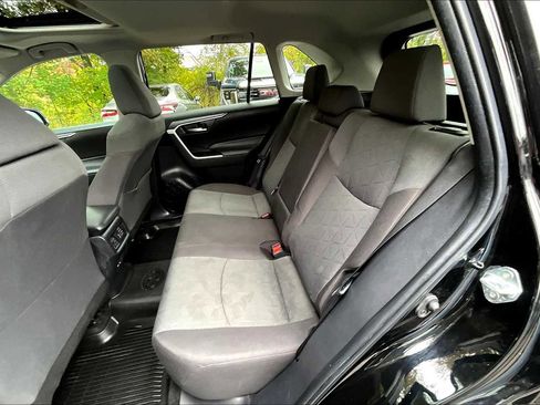 Certified 2022 Toyota RAV4 XLE image 19