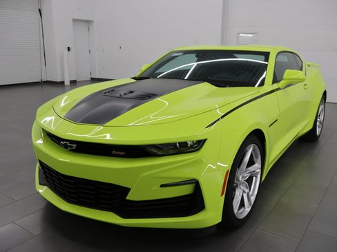 Used 2020 Chevrolet Camaro SS RWD image 6