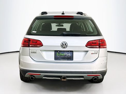 Used 2017 Volkswagen Golf S image 7