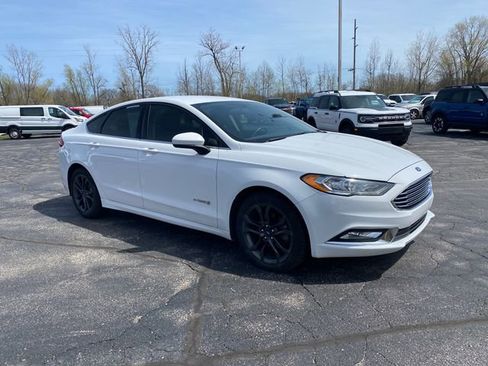Used 2018 Ford Fusion SE w/ Equipment Group 601A FWD image 14