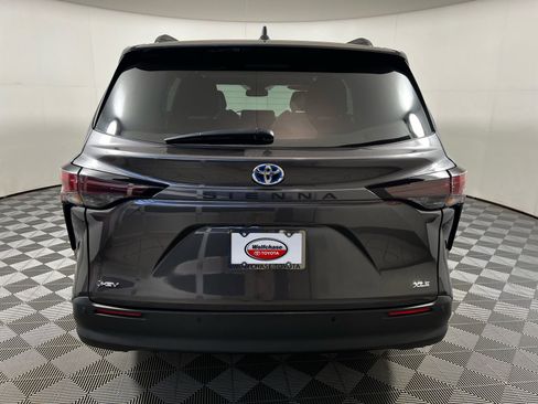 Used 2025 Toyota Sienna XLE w/ XLE Plus Package image 7