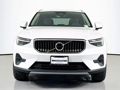 Used 2023 Volvo XC40 B5 Plus AWD/4WD image 2
