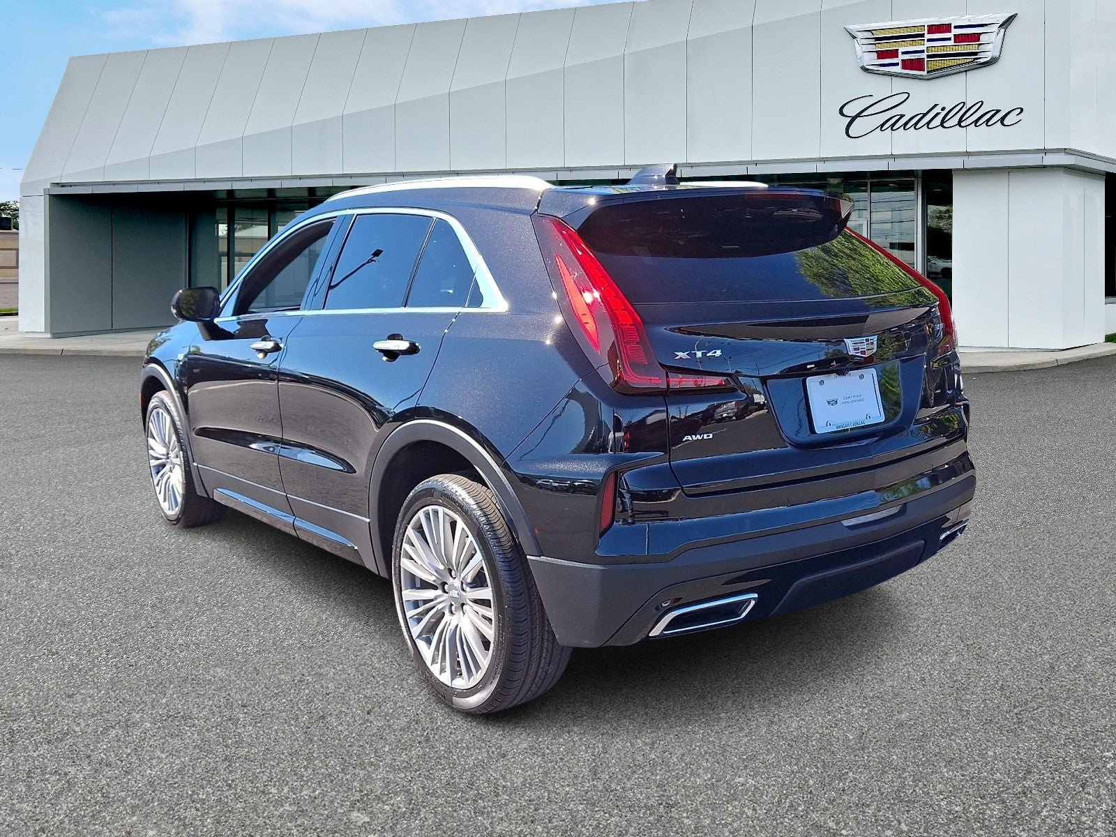 Certified 2024 Cadillac XT4 Premium Luxury AWD/4WD image 3
