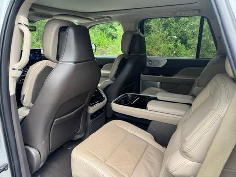 Used 2023 Lincoln Navigator Reserve AWD/4WD image 12