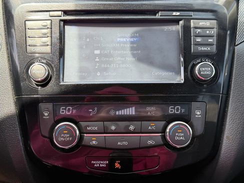 Used 2014 Nissan Rogue SL AWD/4WD image 26