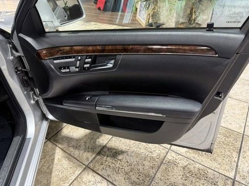 Used 2010 Mercedes-Benz S 550 4MATIC image 23