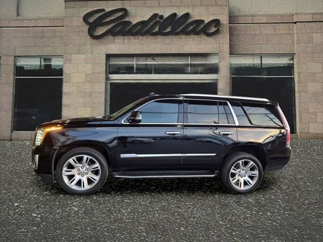 Used 2017 Cadillac Escalade Luxury AWD/4WD image 2