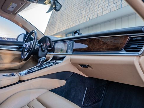 Used 2018 Porsche Panamera 4 image 31