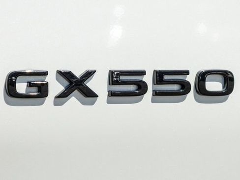 Used 2025 Lexus GX 550 w/ Accessory Package (2T) image 5