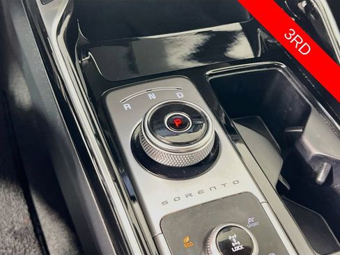 Certified 2023 Kia Sorento SX Prestige w/ Panoramic Sunroof Package AWD/4WD image 18