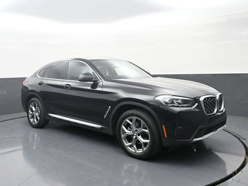 Used 2025 BMW X4 xDrive30i AWD/4WD image 3