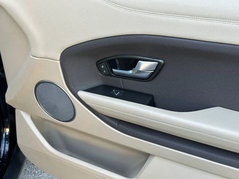 Used 2019 Land Rover Range Rover Evoque image 21