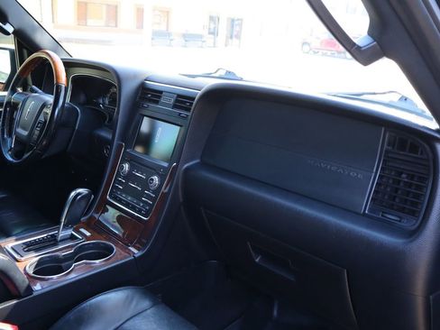 Used 2015 Lincoln Navigator 4WD image 17