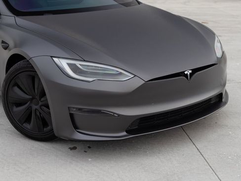 Used 2021 Tesla Model S Plaid image 7