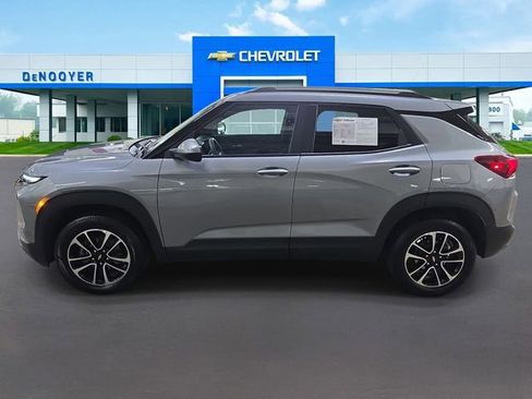 Used 2025 Chevrolet TrailBlazer LT AWD/4WD image 6