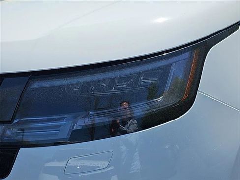 New 2025 Land Rover Range Rover SE image 30
