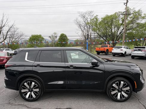 Used 2025 Mitsubishi Outlander SE AWD/4WD image 3