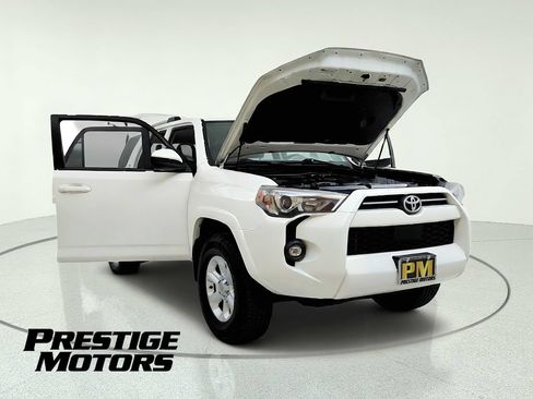 Used 2022 Toyota 4Runner SR5 AWD/4WD image 11