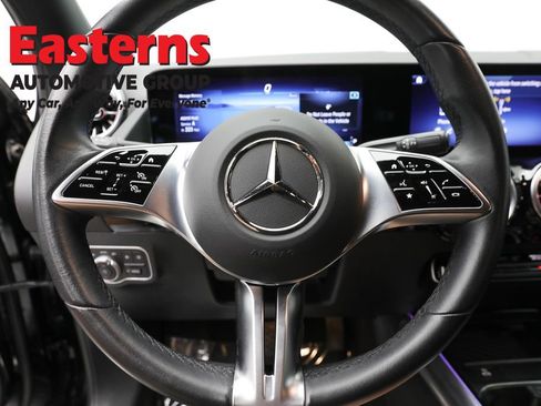 Used 2025 Mercedes-Benz GLA 250 image 10