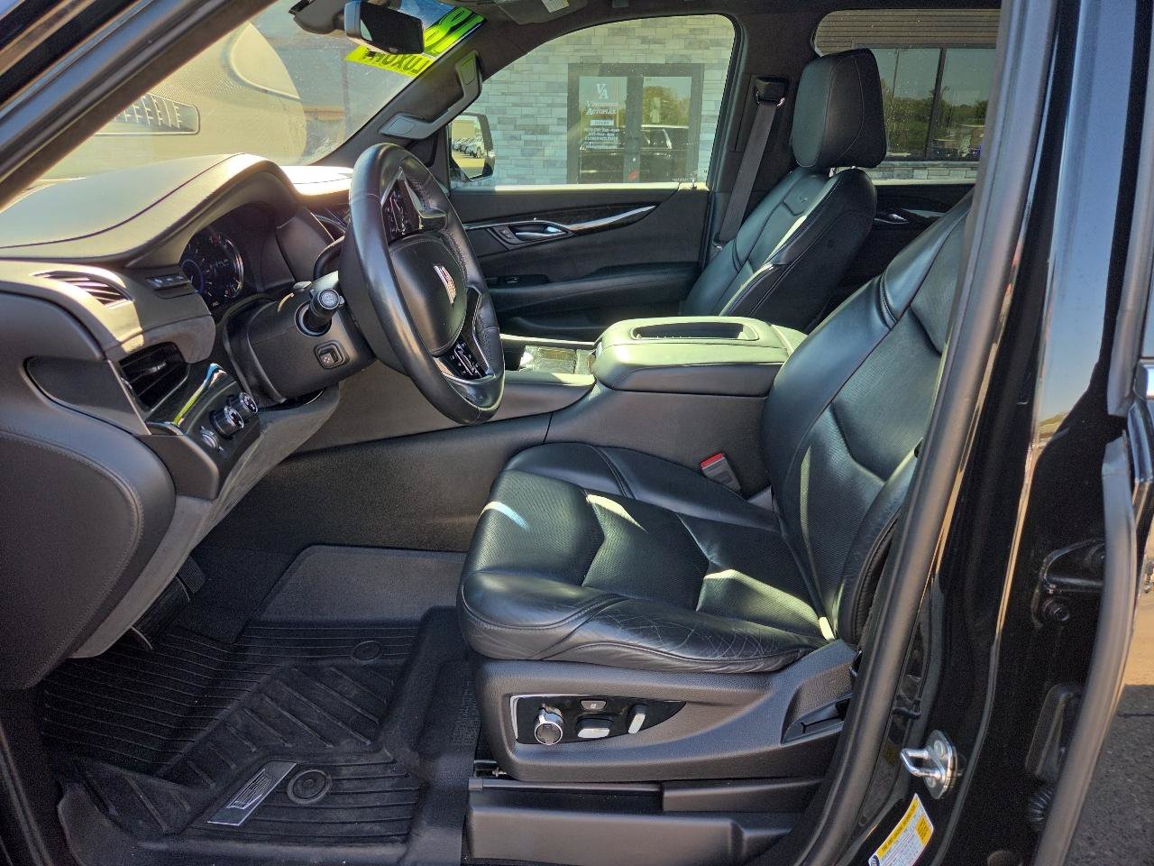 Used 2018 Cadillac Escalade Platinum AWD/4WD image 7