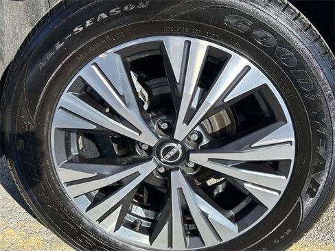 Certified 2022 Nissan Rogue SV image 12