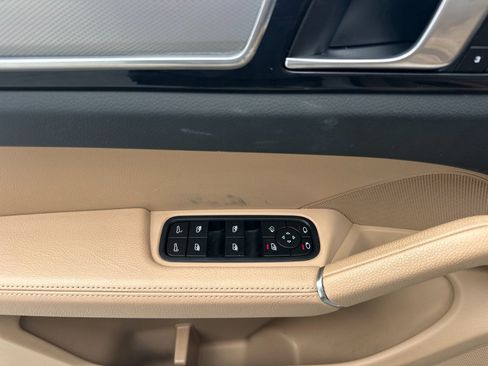 Certified 2023 Porsche Cayenne Platinum Edition AWD/4WD image 12
