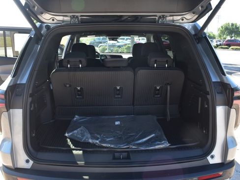 New 2026 Chevrolet Traverse LT w/ Driver Confidence Package FWD image 18