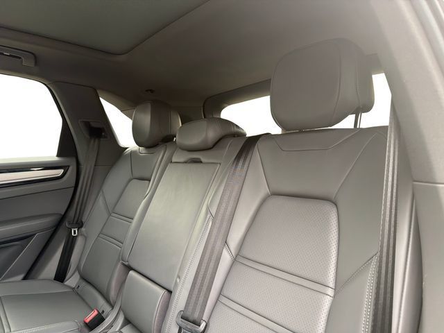 Used 2020 Porsche Cayenne AWD/4WD image 19
