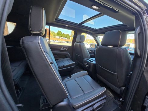 Used 2023 GMC Yukon XL SLT image 14