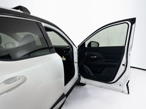Used 2026 Nissan Kicks SR w/ Cold Weather Package AWD/4WD image 30