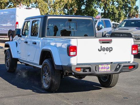 New 2025 Jeep Gladiator Sport image 2