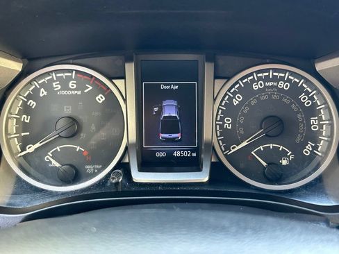 Used 2018 Toyota Tacoma SR5 RWD image 18