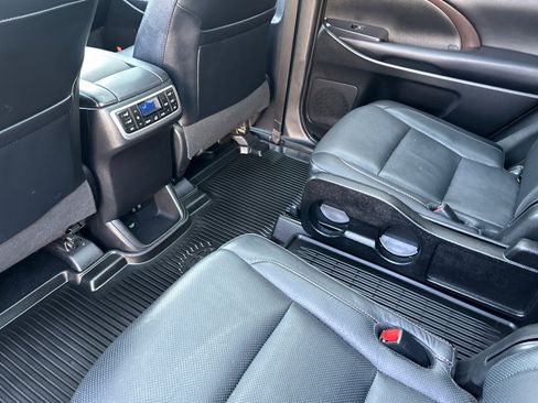 Used 2019 Toyota Highlander Limited Platinum AWD/4WD image 13