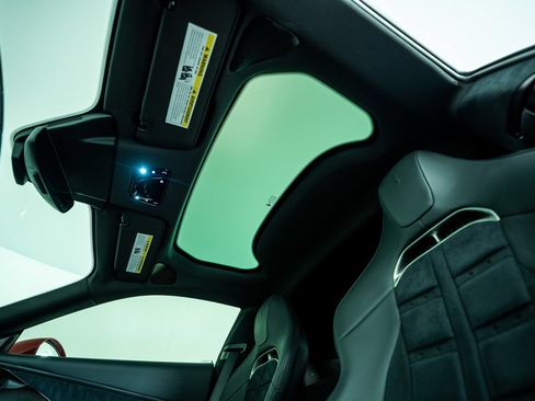 Certified 2025 Ferrari 12Cilindri RWD image 40
