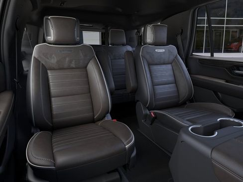 New 2026 GMC Yukon Denali Ultimate AWD/4WD image 17